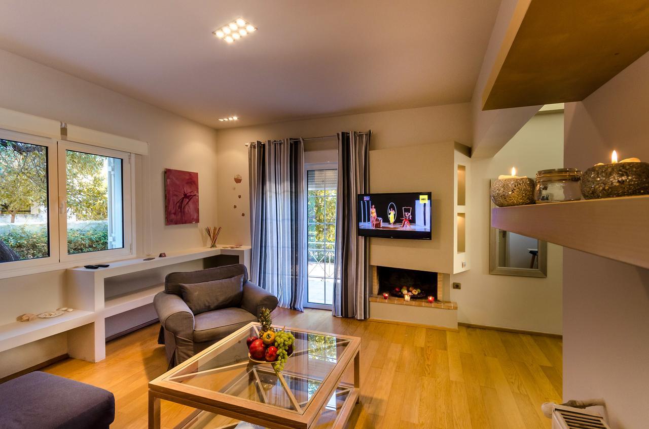 Aquarius - Glyfada Detached House Apartment