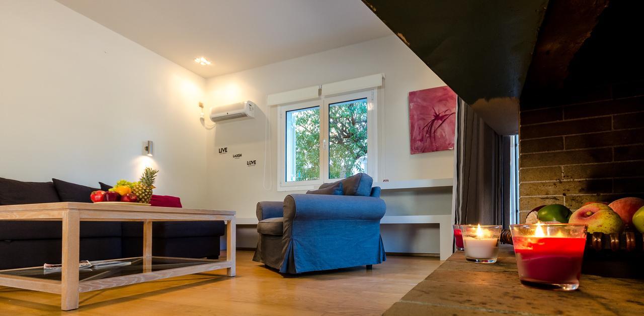 Aquarius - Glyfada Detached House *