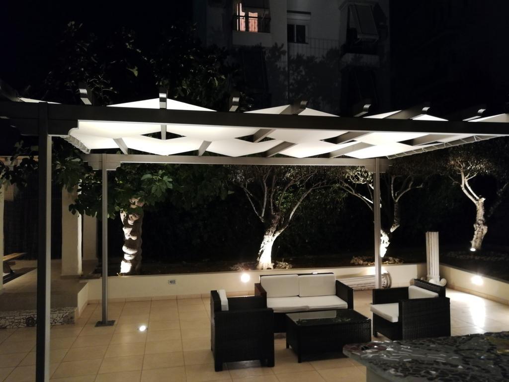 Apartment Aquarius - Glyfada Detached House *
